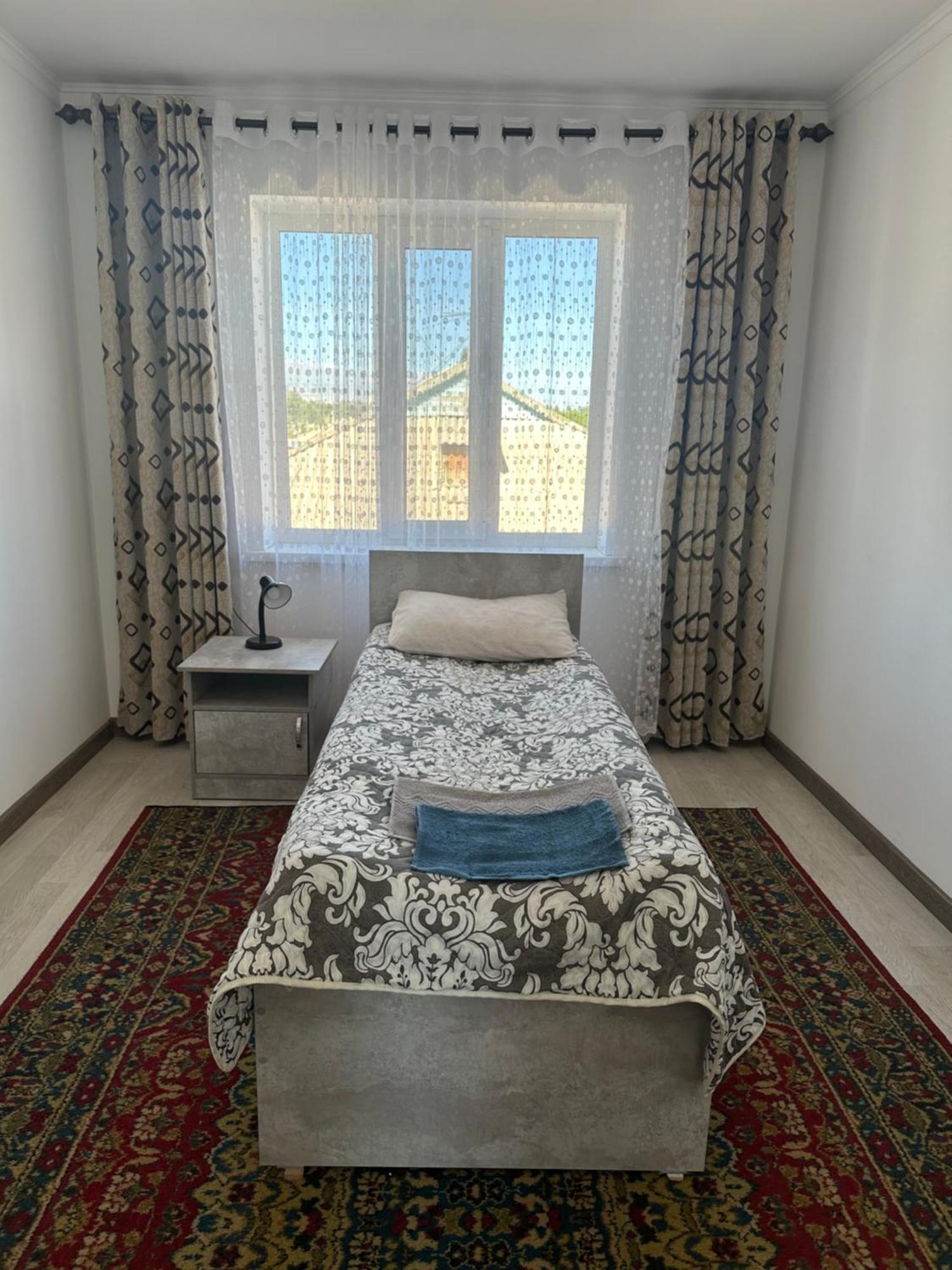 Guest House Baytur Kochkor Ngoại thất bức ảnh