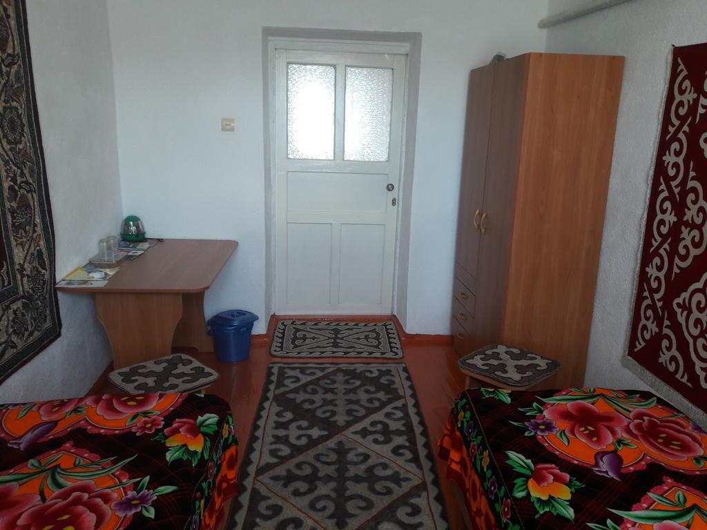Guest House Baytur Kochkor Ngoại thất bức ảnh